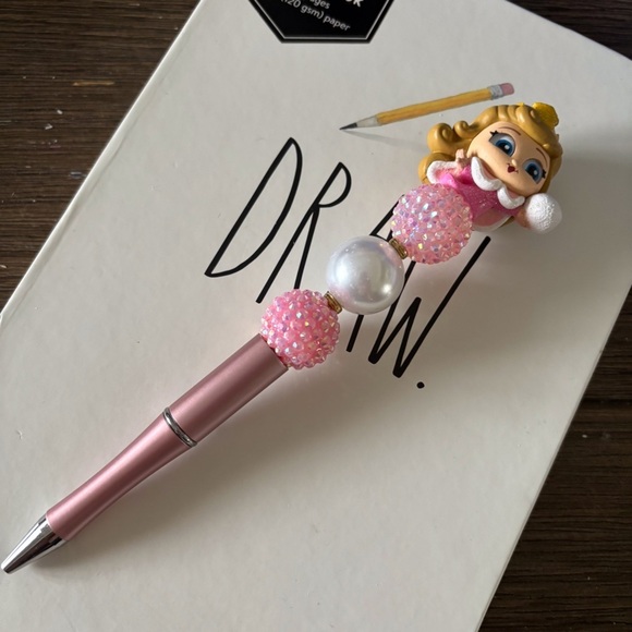 Disney Doorables: Sleeping Beauty: Princess Aurora winter handmade beaded pen - Picture 2 of 3